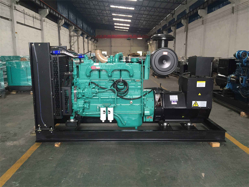 华池如何判断一个电压表是否具有自动量程切换功能？