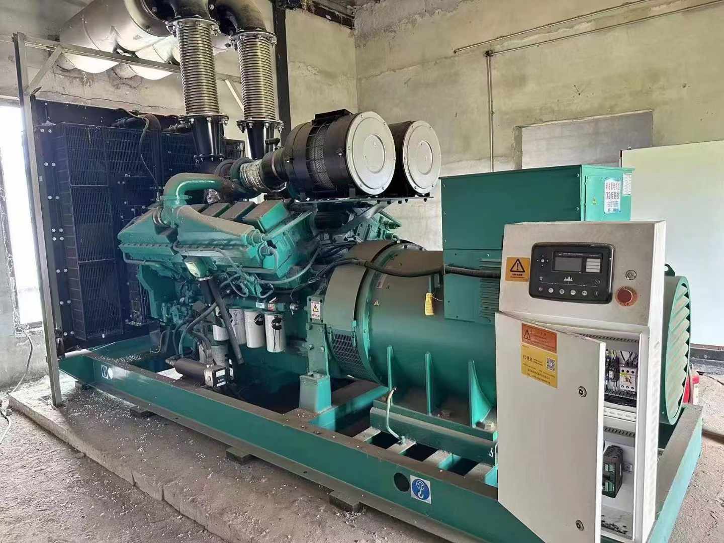 华池无功补偿装置的性能评估需要考虑哪些因素？