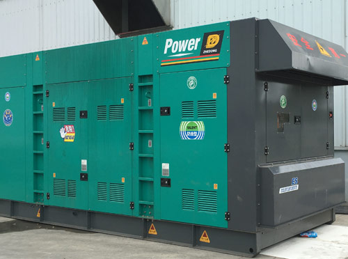 华池升级发电机组的过程中需要注意哪些安全事项？