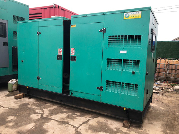 华池怎样合理控制磷酸铁锂蓄电池的充放电倍率以延长其使用寿命？