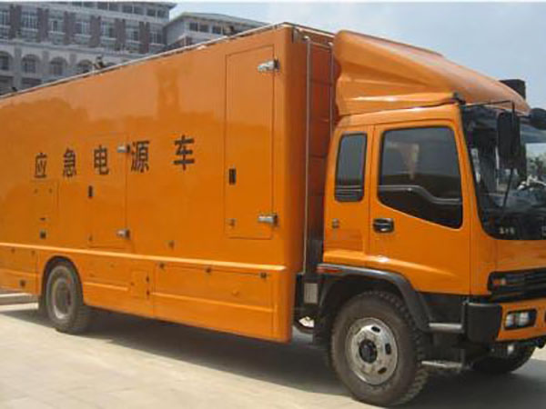 华池冬季柴油发电机启动前,如何检查燃油系统中的积水?